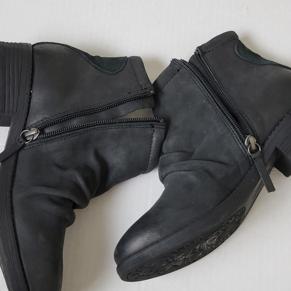 Comfortiva Tarrant Slouch Leather Ankle Booties Black Size 6 Side Zip Comfort - Picture 7 of 9